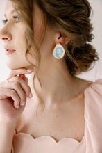 Load image into Gallery viewer, The Statement Oyster ™ Earring