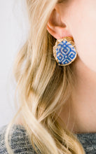 Load image into Gallery viewer, The Statement Oyster ™ Earring