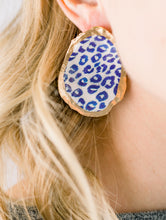 Load image into Gallery viewer, The Statement Oyster ™ Earring