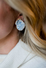 Load image into Gallery viewer, The Statement Oyster ™ Earring