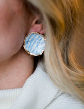 Load image into Gallery viewer, The Statement Oyster ™ Earring