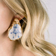 Load image into Gallery viewer, The Statement Oyster ™ Earring
