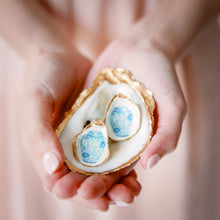Load image into Gallery viewer, The Statement Oyster ™ Earring